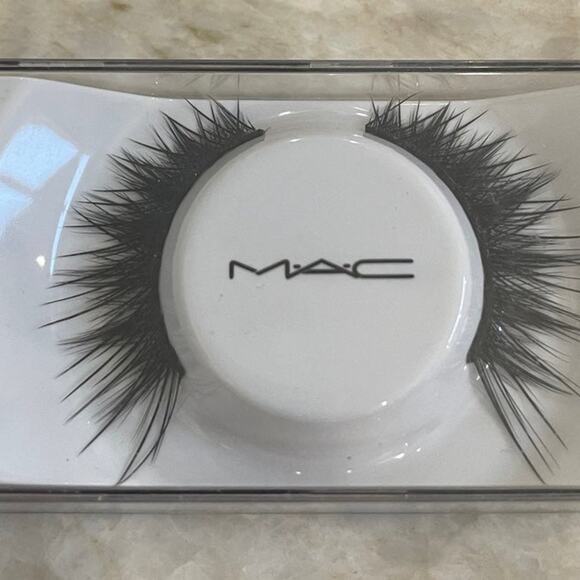 Mac false eyelashes NEW never used - Picture 1 of 4